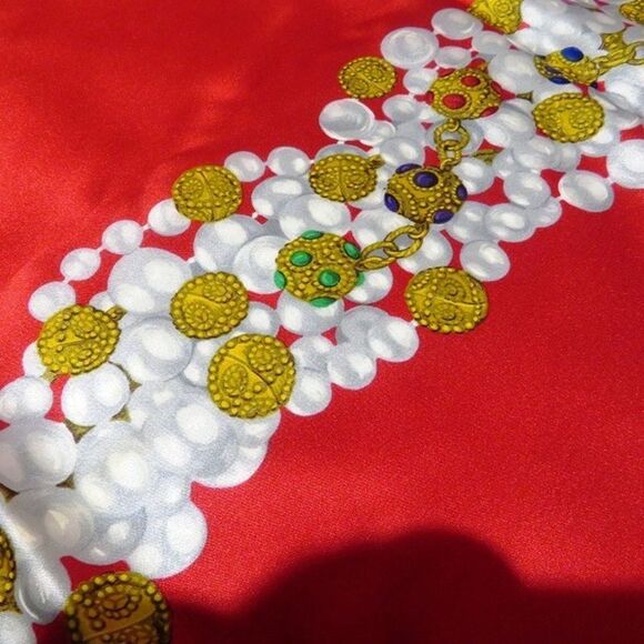 Pre Loved chanel Women Red Scarves - Picture 4 of 8